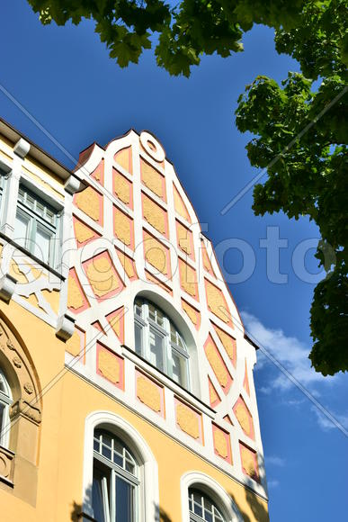 Германия - город Бамберг. Фасад старинного здания 