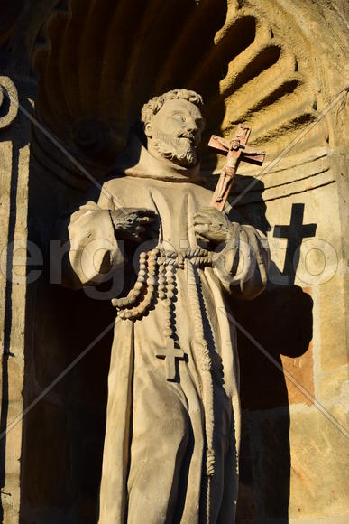 Германия - город Бамберг. Скульптура святого 