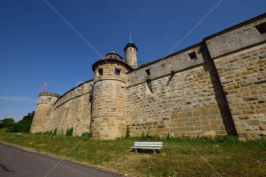 Исторический город Ротенбург в Баварии. Старинный мост из дерева 