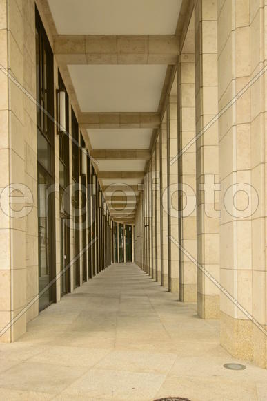 Колонны в здании