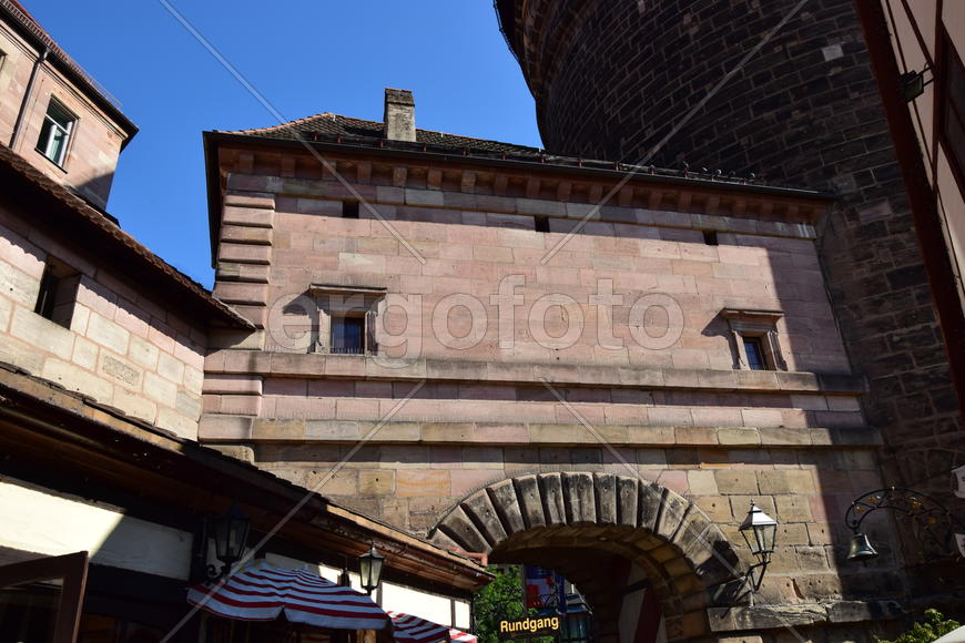 Германия - город Нюрнберг. Фасад старинного здания 