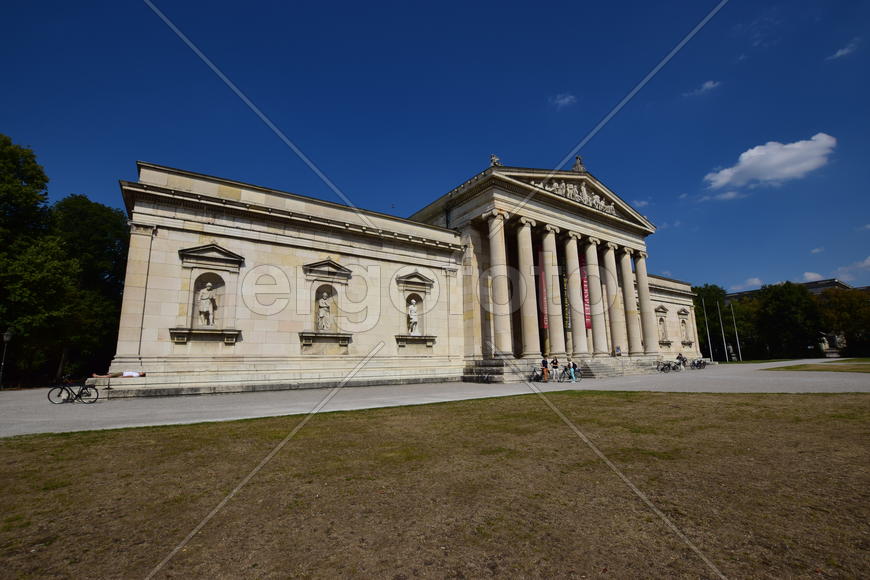 Германия. Мюнхен. Фасад старинного здания 