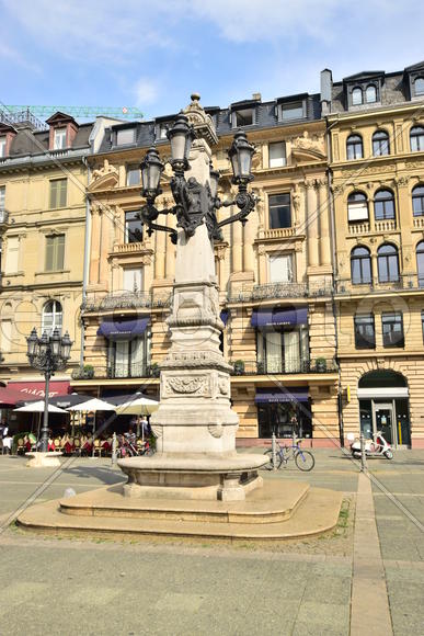 Германия, Франкфурт-на-Майне. Старинный фонарь 