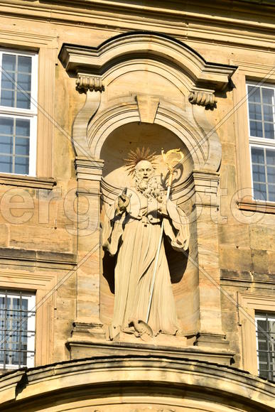 Германия - город Бамберг. Скульптура святого 