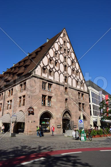 Германия - город Нюрнберг. Фасад старинного здания 