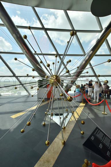 Интерьер стеклянной сферы "Нур-Алем". Казахстан