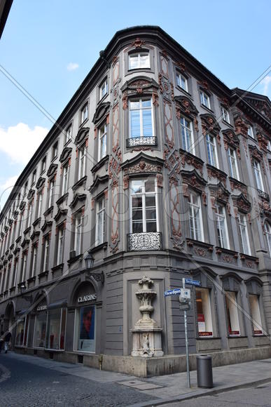 Германия. Мюнхен. Фасад здания 