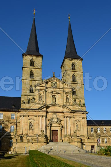 Германия - город Бамберг. Фасад старинного замка 