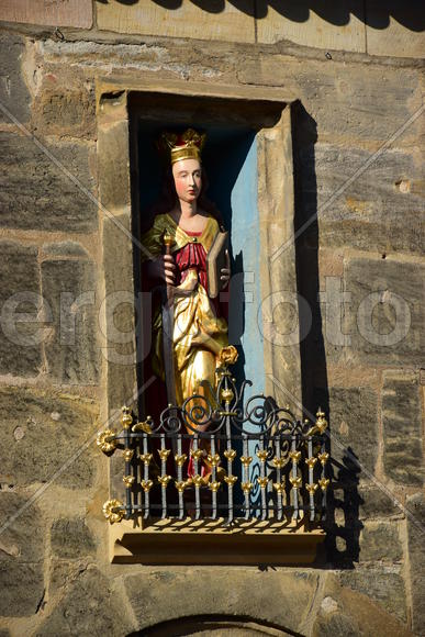 Германия - город Бамберг. Скульптура женщины 