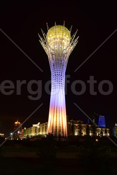 Астана - Башня "Байтерек"-ночью 