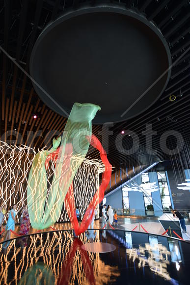 Интерьер стеклянной сферы "Нур-Алем". Казахстан