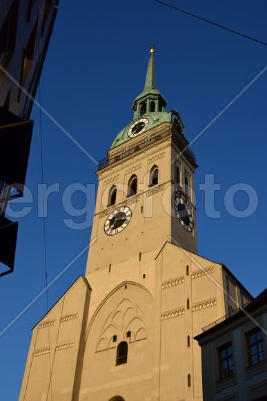 Германия. Мюнхен. Башня старинного здания 