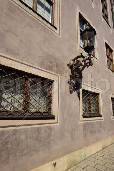 Германия. Мюнхен. Украшения на фасаде здания 