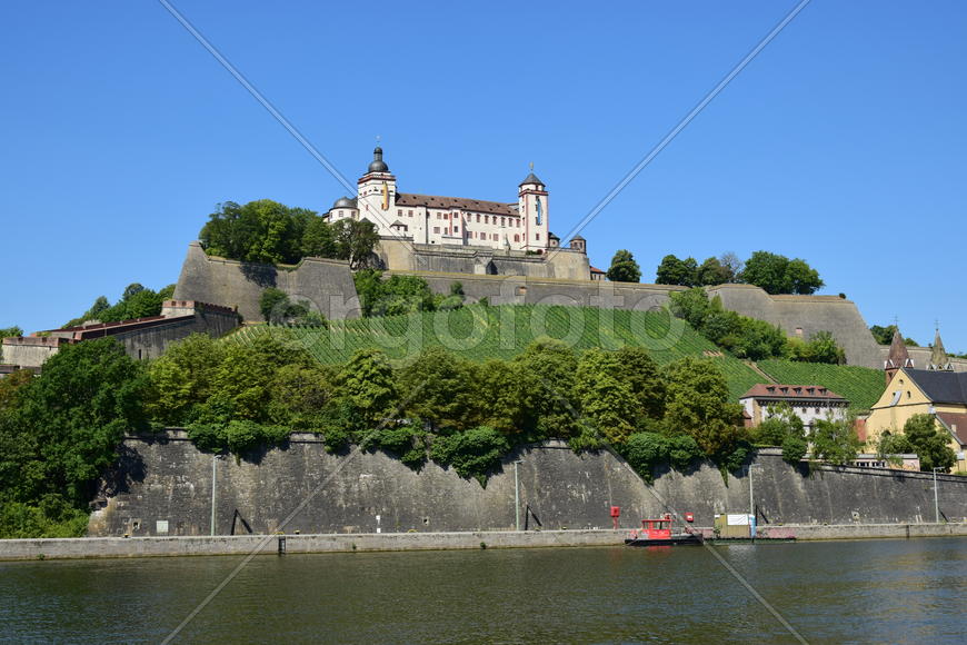 Германия - город Вюрцбург, замок Мариенберг 