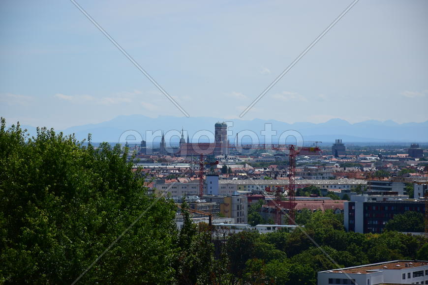 Германия, Мюнхен. Панорамный вид на город 