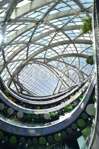 Интерьер стеклянной сферы "Нур-Алем". Казахстан