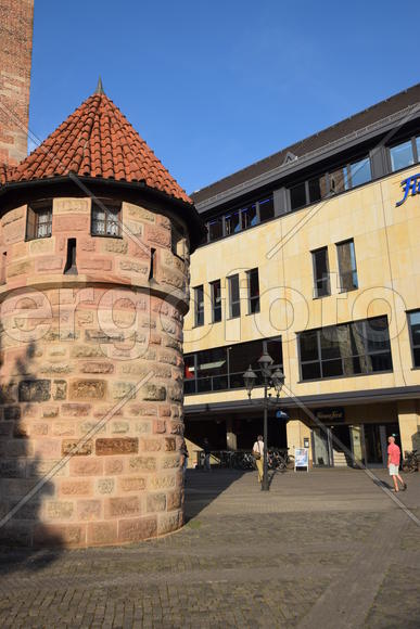 Германия - город Нюрнберг. Башня старинного замка 