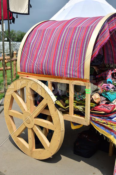 Выставка ремесленников на праздновании дня города в Астане. Казахстан 