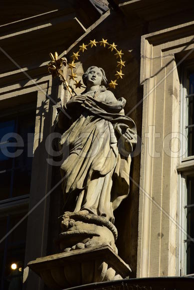 Германия - город Бамберг. Скульптура женщины 