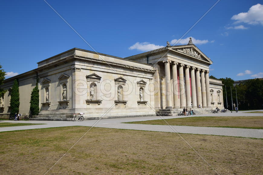 Германия. Мюнхен. Фасад старинного здания 