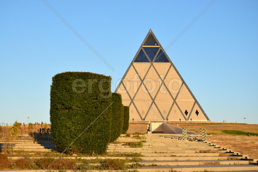 Астана - Стеклянная пирамида. Казахстан