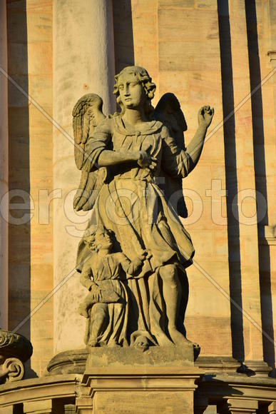 Германия - город Бамберг. Фасад старинного замка 