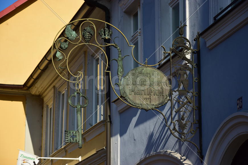 Германия - город Бамберг. Кованная вывеска 