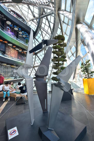 Интерьер стеклянной сферы "Нур-Алем". Казахстан