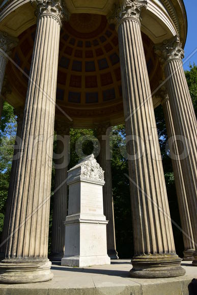 Беседка на территории дворах "Нимфенбург". Германия