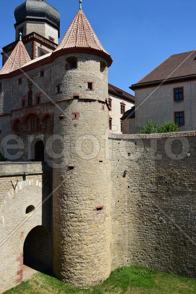 Германия - Город Вюрцбург, Башни замка 