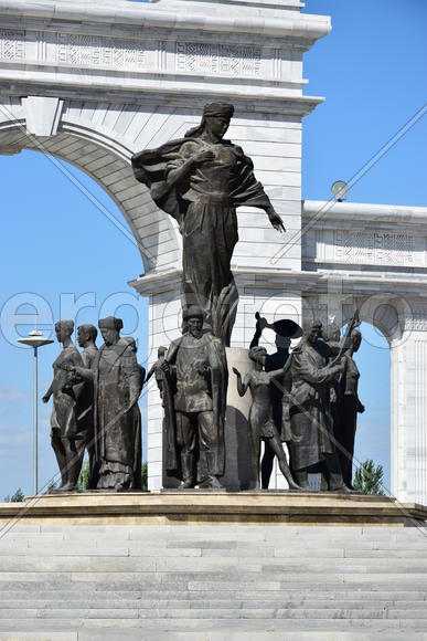 Астана - уличная скульптура. Достопримечательности Казахстана. 