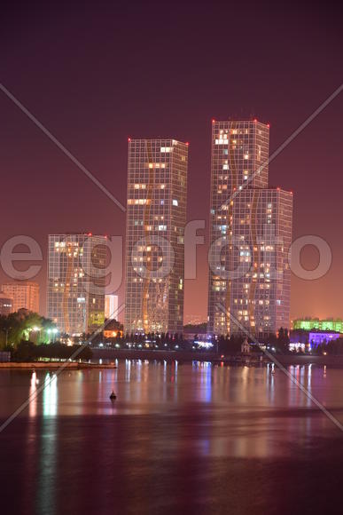 Астана. Современная архитектура города ночью 