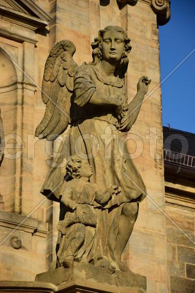 Германия - город Бамберг. Скульптура ангела 