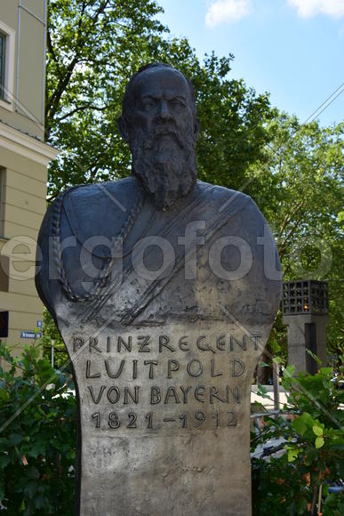 Германия. Мюнхен. Скульптура президента 