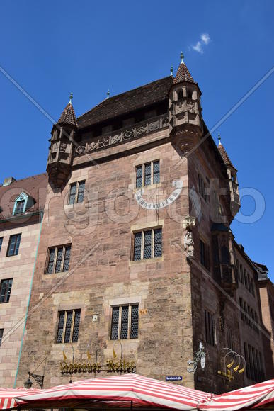 Германия - город Нюрнберг. Фасад старинного здания 