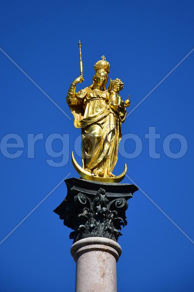 Германия. Мюнхен. Золотая скульптура 