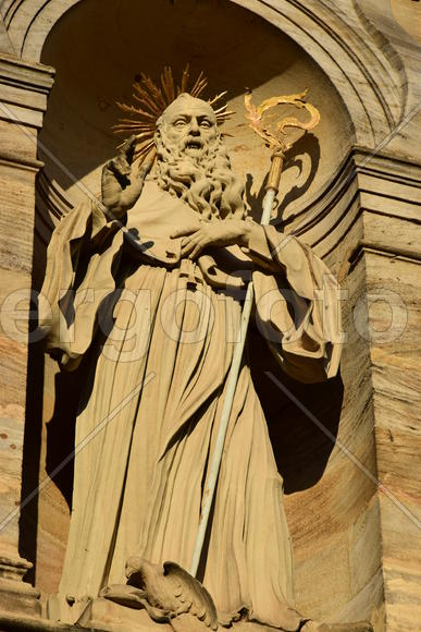 Германия - город Бамберг. Скульптура святого 