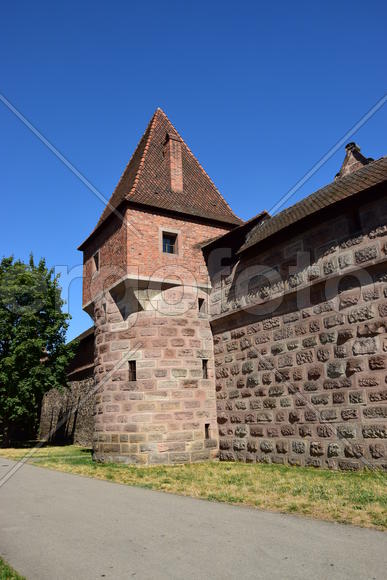 Германия - город Нюрнберг. Фасад крепости с башннями 