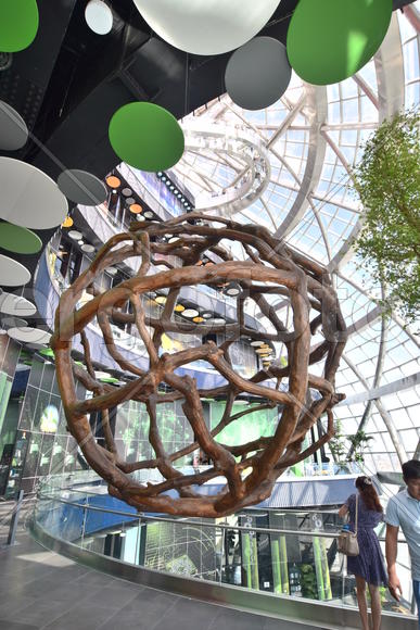 Интерьер стеклянной сферы "Нур-Алем". Казахстан