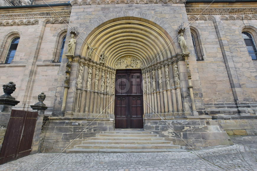 Германия - город Бамберг. Фасад старинного замка 