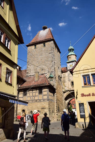 Исторический город Ротенбург в Баварии. Башня с часами 