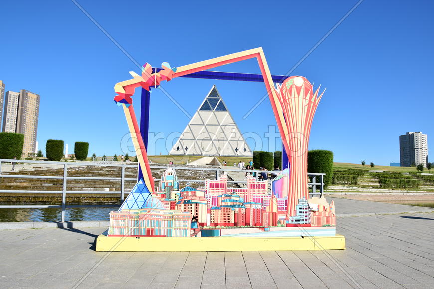 Астана - стеклянная пирамида. Казахстан 