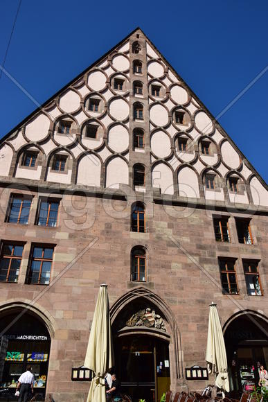 Германия - город Нюрнберг. Фасад старинного здания 