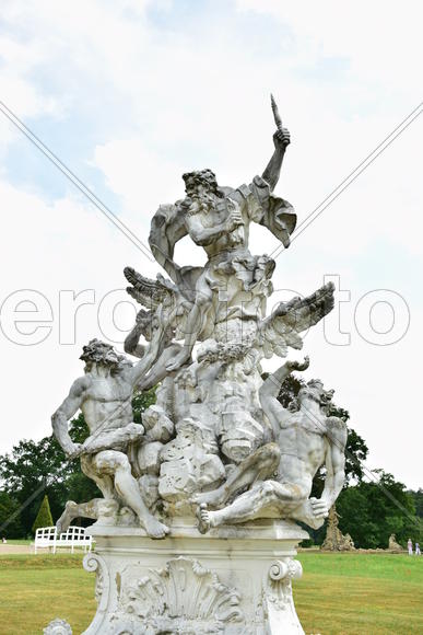 Дворец ЗЕЕХОФ под Бамбергом, Германия. Скульптуры людей 