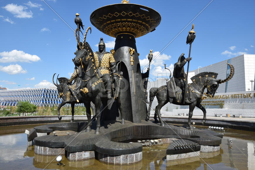 Астана - Скульптуры средневековых воинов