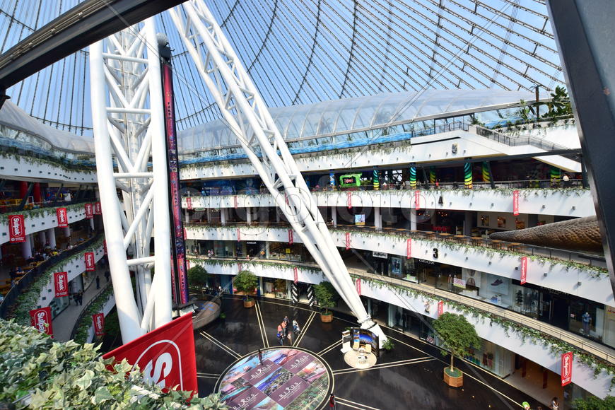 Интерьер торгового центра "ХАН-ШАТЫР" в Астане