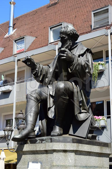 Германия - город Нюрнберг. Памятник