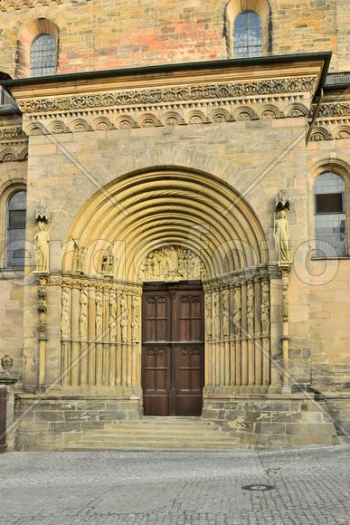 Германия - город Бамберг. Фасад старинного здания