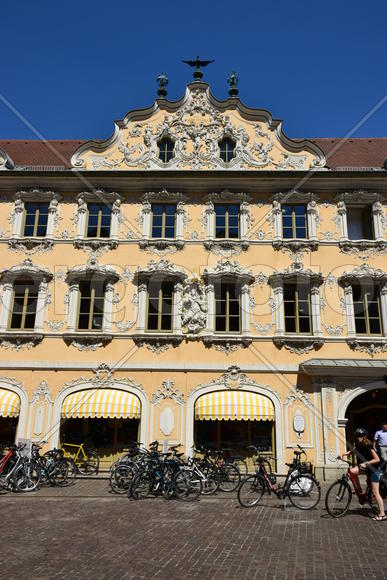 Германия - Город Вюрцбург, фасад здания 