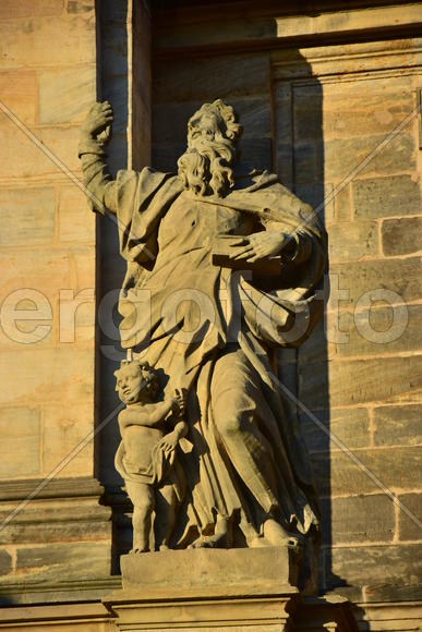 Германия - город Бамберг. Фасад старинного замка 